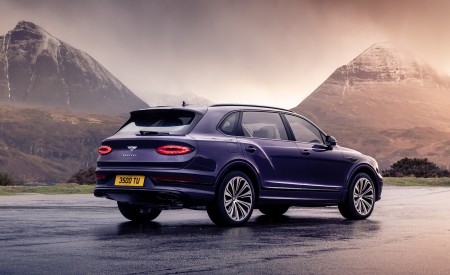 2023 Bentley Bentayga Extended Wheelbase Rear Three-Quarter Wallpapers 450x275 (99)