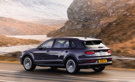 2023 Bentley Bentayga Extended Wheelbase Rear Three-Quarter Wallpapers 450x275 (96)