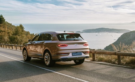 2023 Bentley Bentayga Extended Wheelbase Rear Three-Quarter Wallpapers 450x275 (89)