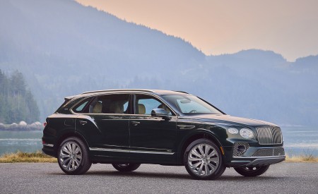 2023 Bentley Bentayga Extended Wheelbase Serene (Color: Cumbrian Green) Front Three-Quarter Wallpapers 450x275 (50)