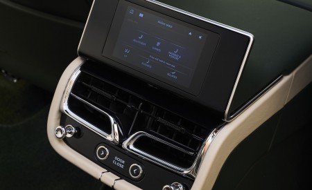 2023 Bentley Bentayga Extended Wheelbase Serene (Color: Cumbrian Green) Interior Detail Wallpapers 450x275 (55)
