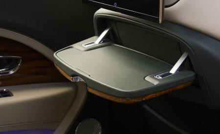 2023 Bentley Bentayga Extended Wheelbase Serene (Color: Cumbrian Green) Interior Detail Wallpapers 450x275 (56)