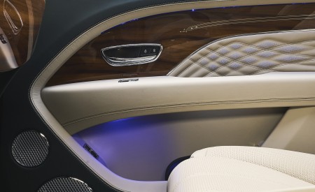 2023 Bentley Bentayga Extended Wheelbase Serene (Color: Cumbrian Green) Interior Detail Wallpapers 450x275 (57)