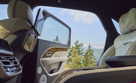 2023 Bentley Bentayga Extended Wheelbase Serene (Color: Cumbrian Green) Interior Wallpapers 450x275 (58)