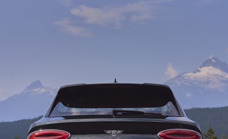 2023 Bentley Bentayga Extended Wheelbase Serene (Color: Cumbrian Green) Rear Wallpapers 450x275 (53)