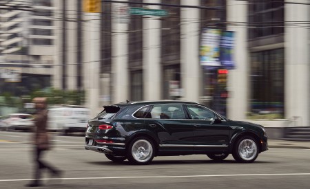 2023 Bentley Bentayga Extended Wheelbase Serene (Color: Cumbrian Green) Side Wallpapers 450x275 (45)