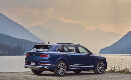 2023 Bentley Bentayga Extended Wheelbase Timeless (Color: Marlin) Rear Three-Quarter Wallpapers 450x275 (36)