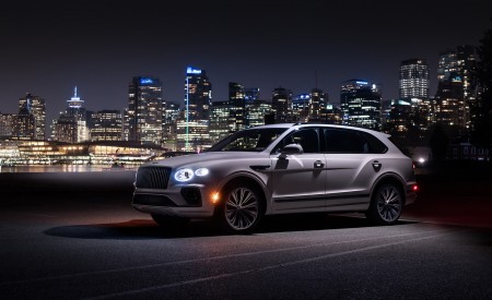2023 Bentley Bentayga Extended Wheelbase Urban (Color: Dove Grey) Front Three-Quarter Wallpapers 450x275 (20)