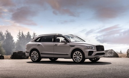 2023 Bentley Bentayga Extended Wheelbase Urban (Color: Dove Grey) Front Three-Quarter Wallpapers 450x275 (18)