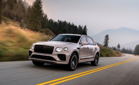 2023 Bentley Bentayga Extended Wheelbase Urban (Color: Dove Grey) Front Three-Quarter Wallpapers 450x275 (16)
