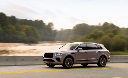2023 Bentley Bentayga Extended Wheelbase Urban (Color: Dove Grey) Front Three-Quarter Wallpapers 450x275 (14)
