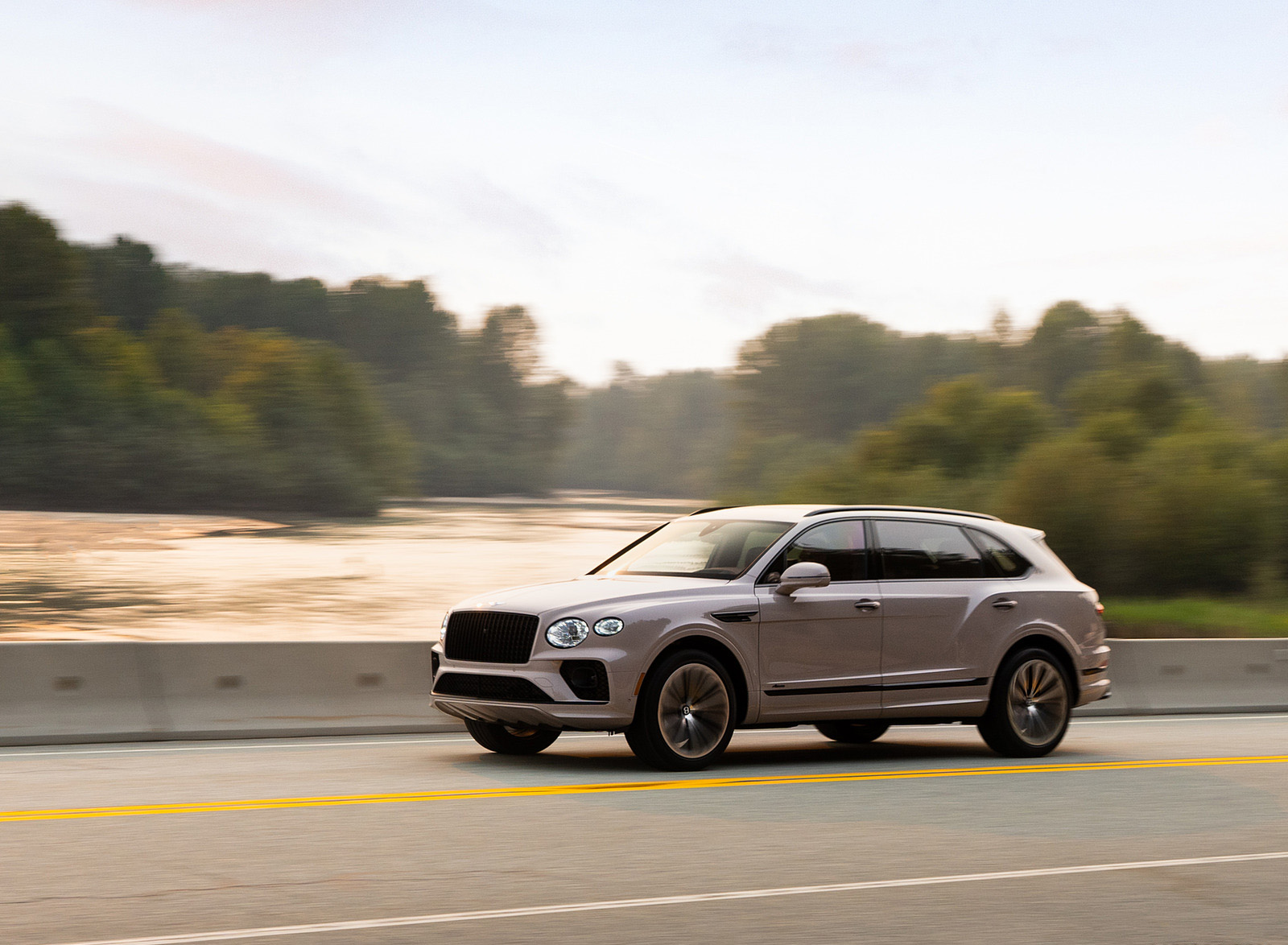 2023 Bentley Bentayga Extended Wheelbase Urban (Color: Dove Grey) Front Three-Quarter Wallpapers (14)