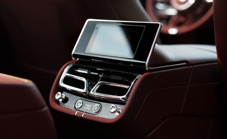 2023 Bentley Bentayga Extended Wheelbase Urban (Color: Dove Grey) Interior Detail Wallpapers 450x275 (26)