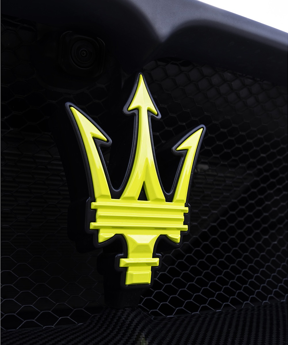 2023 Maserati MC20 Cielo (Color: Night Matte Interaction) Badge Wallpapers (15)