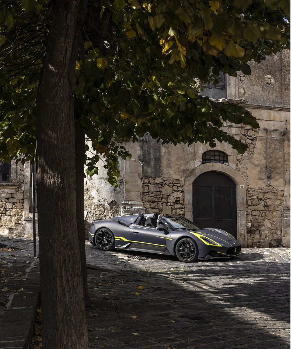 2023 Maserati MC20 Cielo (Color: Night Matte Interaction) Front Three-Quarter Wallpapers (11)