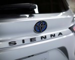 2023 Toyota Sienna 25th Anniversary Badge Wallpapers 150x120 (13)