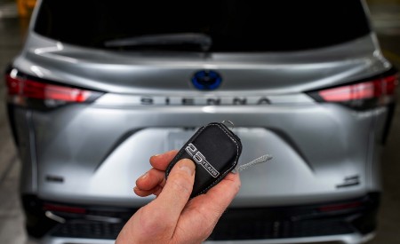 2023 Toyota Sienna 25th Anniversary Detail Wallpapers 450x275 (14)