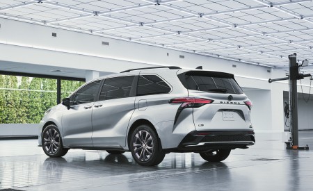 2023 Toyota Sienna 25th Anniversary Rear Three-Quarter Wallpapers 450x275 (2)