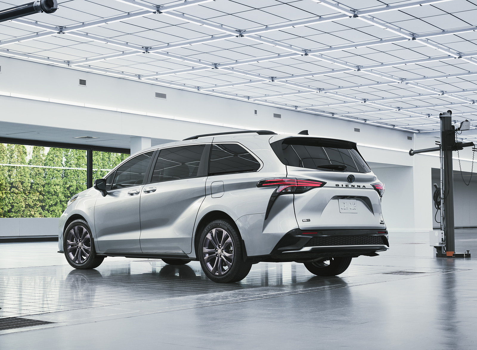 2023 Toyota Sienna 25th Anniversary Rear Three-Quarter Wallpapers (2)