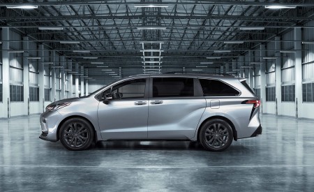 2023 Toyota Sienna 25th Anniversary Side Wallpapers 450x275 (7)