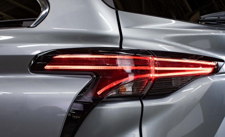 2023 Toyota Sienna 25th Anniversary Tail Light Wallpapers 450x275 (15)