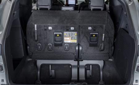 2023 Toyota Sienna 25th Anniversary Trunk Wallpapers 450x275 (23)