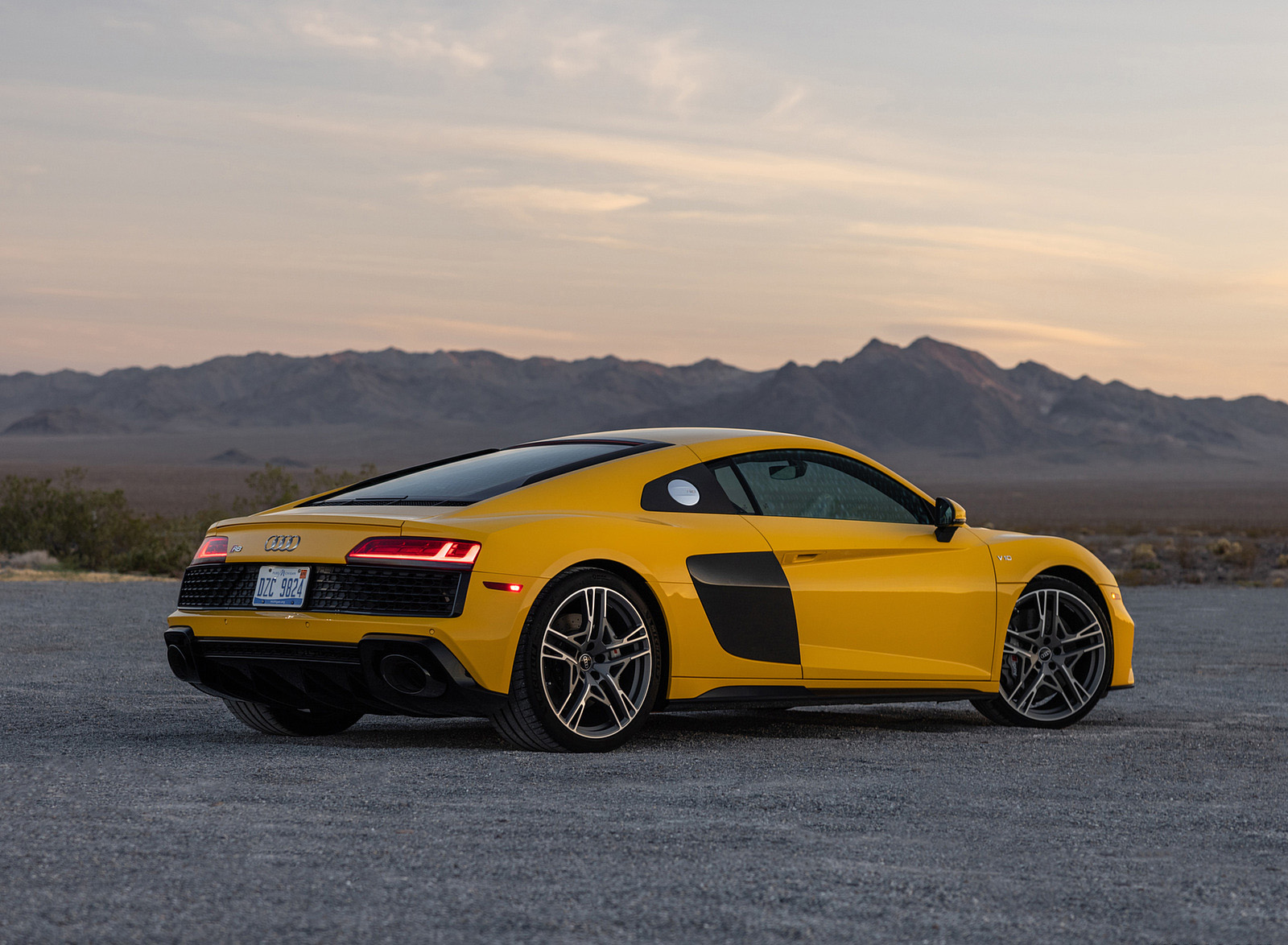 2022 Audi R8 Coupe (US-Spec) Rear Three-Quarter Wallpapers (15)