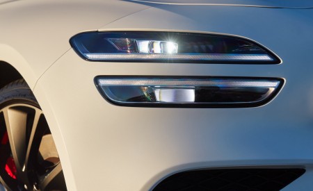 2022 Genesis G70 Sport with Luxury Pack Headlight Wallpapers 450x275 (28)