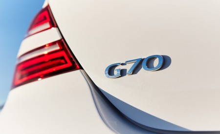 2022 Genesis G70 Sport with Luxury Pack Tail Light Wallpapers 450x275 (33)