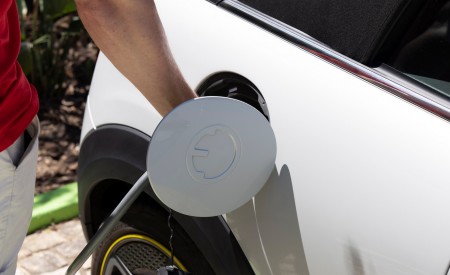 2022 Mini Cooper SE Convertible Concept Charging Connector Wallpapers  450x275 (105)