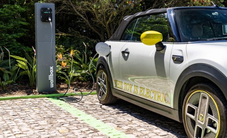 2022 Mini Cooper SE Convertible Concept Charging Wallpapers 450x275 (100)