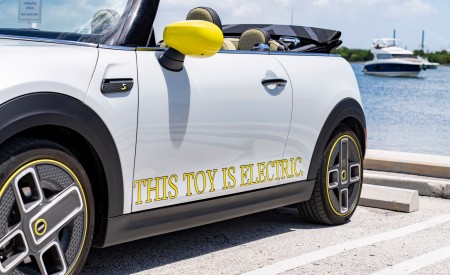 2022 Mini Cooper SE Convertible Concept Detail Wallpapers  450x275 (245)