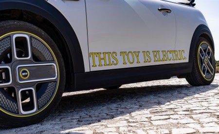 2022 Mini Cooper SE Convertible Concept Detail Wallpapers 450x275 (91)