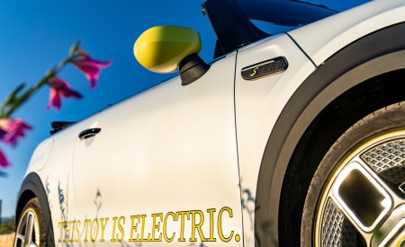 2022 Mini Cooper SE Convertible Concept Detail Wallpapers 450x275 (134)