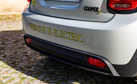 2022 Mini Cooper SE Convertible Concept Detail Wallpapers  450x275 (92)