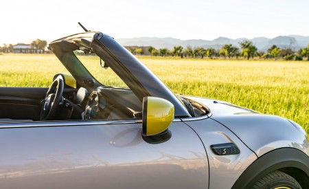 2022 Mini Cooper SE Convertible Concept Detail Wallpapers 450x275 (135)