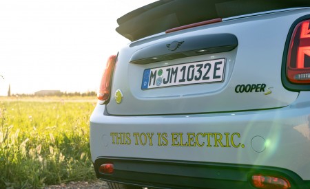 2022 Mini Cooper SE Convertible Concept Detail Wallpapers  450x275 (141)