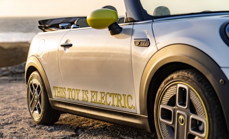 2022 Mini Cooper SE Convertible Concept Detail Wallpapers  450x275 (89)