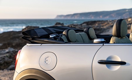 2022 Mini Cooper SE Convertible Concept Detail Wallpapers  450x275 (93)