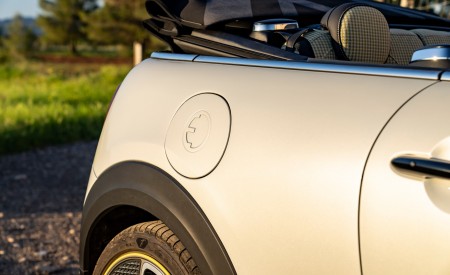 2022 Mini Cooper SE Convertible Concept Detail Wallpapers 450x275 (137)