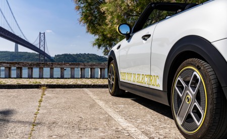 2022 Mini Cooper SE Convertible Concept Detail Wallpapers  450x275 (94)