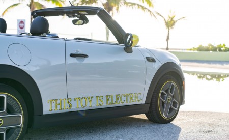 2022 Mini Cooper SE Convertible Concept Detail Wallpapers  450x275 (255)