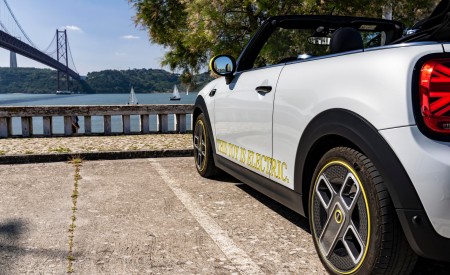 2022 Mini Cooper SE Convertible Concept Detail Wallpapers 450x275 (95)