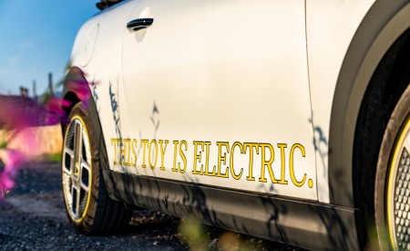 2022 Mini Cooper SE Convertible Concept Detail Wallpapers  450x275 (139)