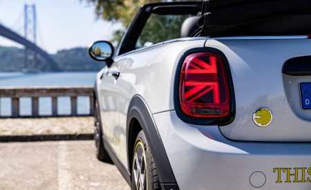 2022 Mini Cooper SE Convertible Concept Detail Wallpapers 450x275 (96)