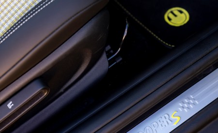 2022 Mini Cooper SE Convertible Concept Door Sill Wallpapers 450x275 (151)