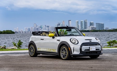 2022 Mini Cooper SE Convertible Concept Front Three-Quarter Wallpapers 450x275 (216)