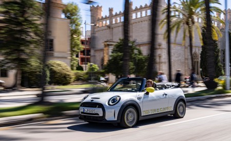 2022 Mini Cooper SE Convertible Concept Front Three-Quarter Wallpapers 450x275 (125)