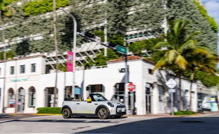 2022 Mini Cooper SE Convertible Concept Front Three-Quarter Wallpapers 450x275 (192)