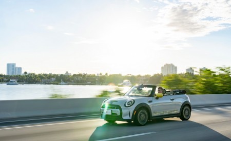 2022 Mini Cooper SE Convertible Concept Front Three-Quarter Wallpapers 450x275 (170)
